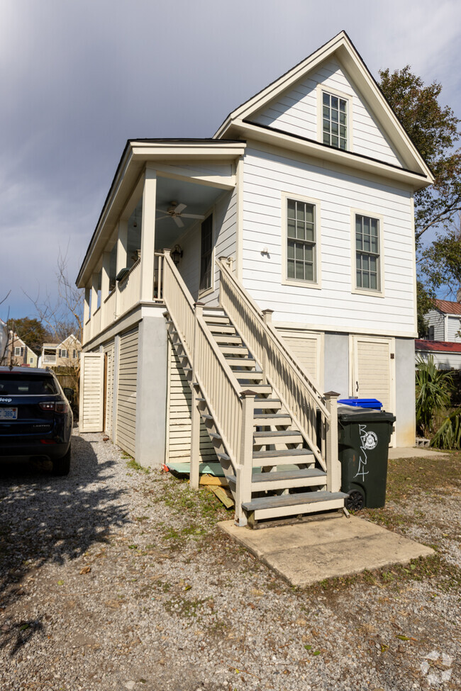 Building Photo - 38 Reid St Unit 38 Reid Street Apt E