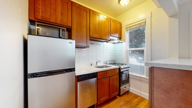 Building Photo - 470 14th St Unit 4