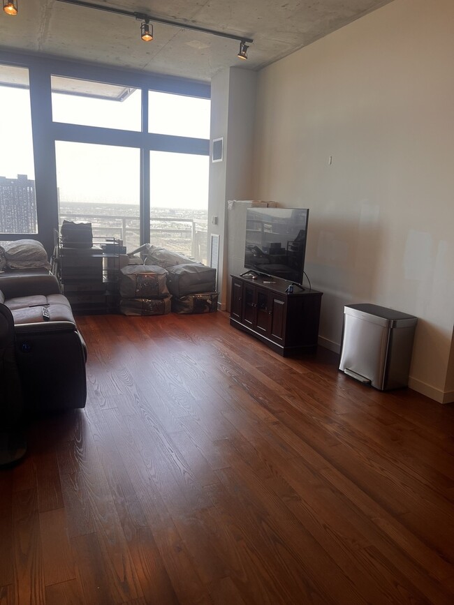 Building Photo - 235 W Van Buren St Unit 3810 Rental