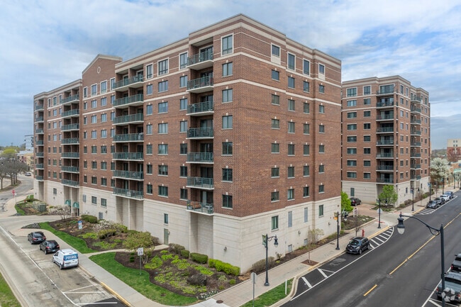 Photo - Library Courte Condominiums