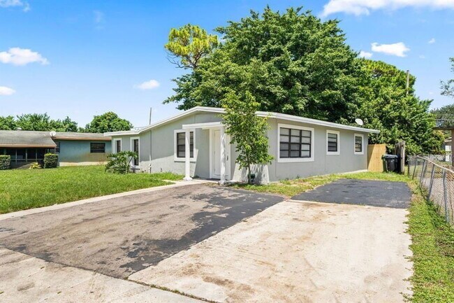 Building Photo - 1552 NW 15th Terrace Rental