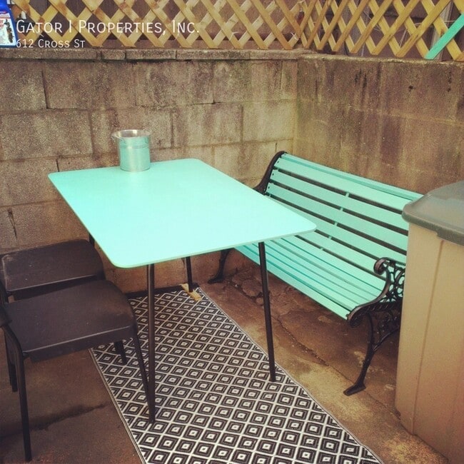 Photo - 612 Cross St