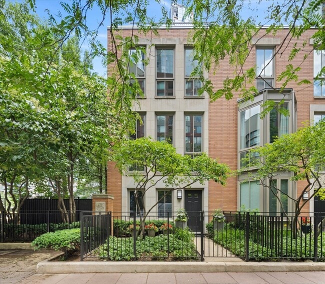 Building Photo - 447 N McClurg Ct
