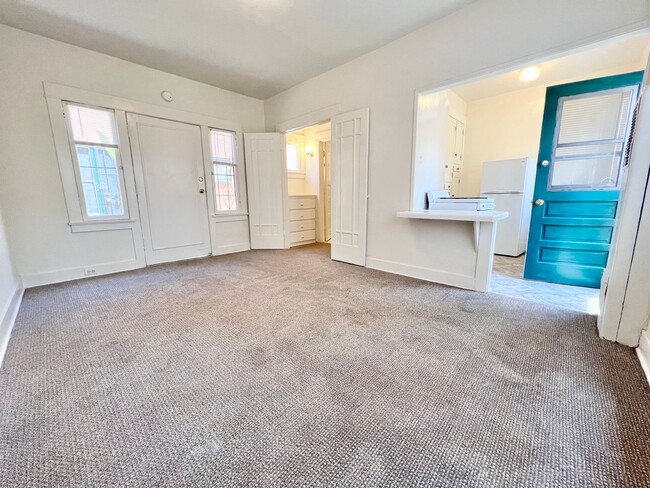 318 Temple Ave