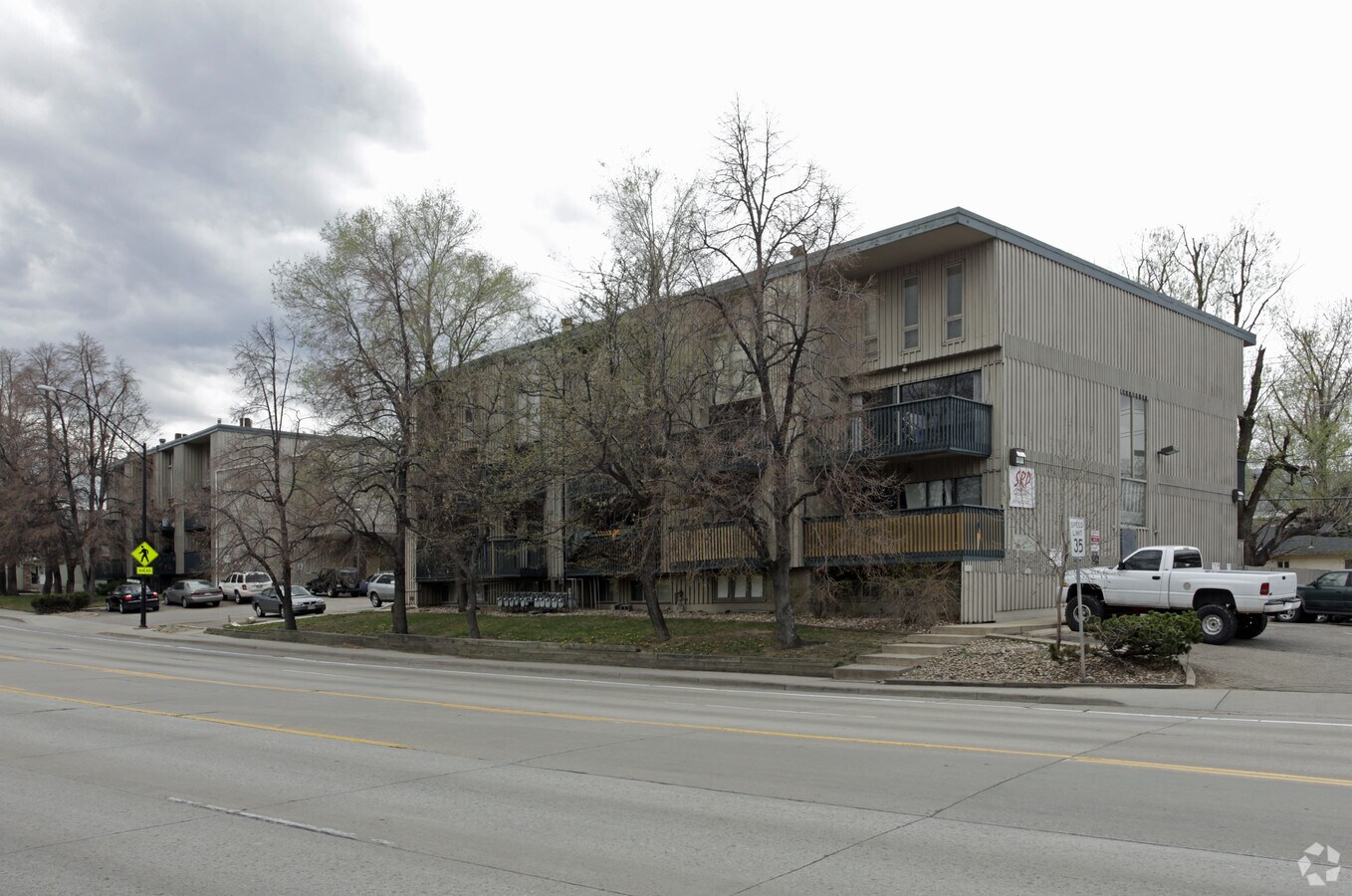 Dakotas Apartments - Dakotas Apartment