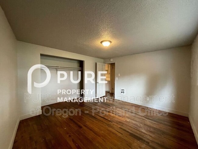 Photo - 18411 E Burnside St