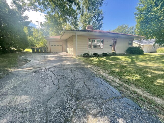 Photo - 1822 E 2nd St