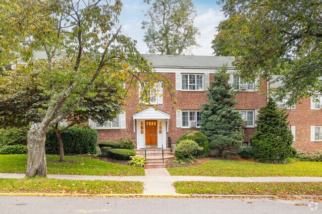 Photo - Huntington Village Co-Op