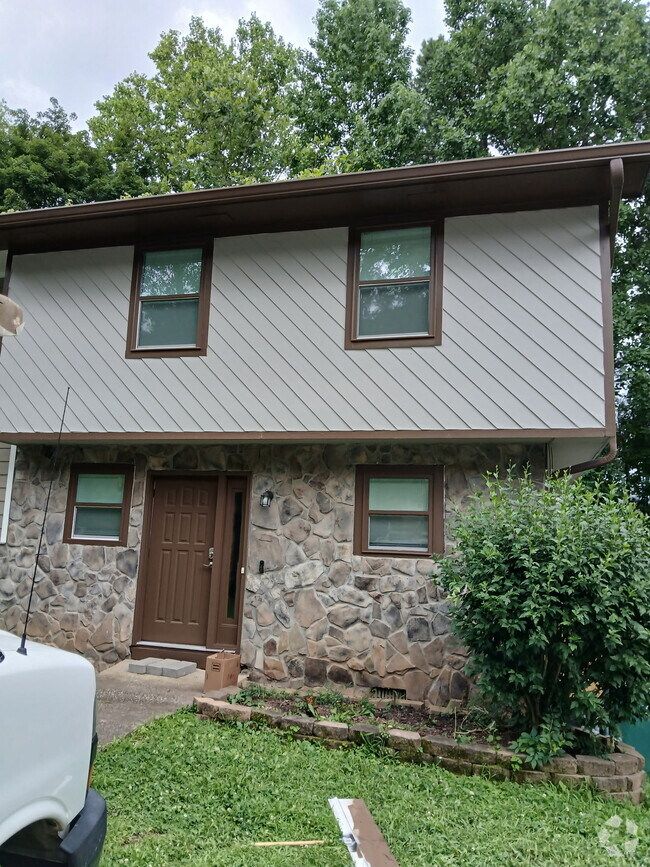 Building Photo - 1248 Falling Water Dr Rental