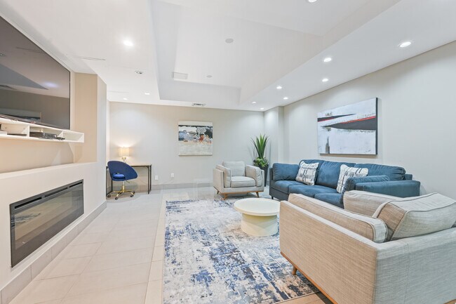 Photo - 3443 Bathurst Street