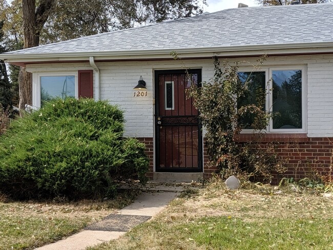 Building Photo - 1201 Krameria St