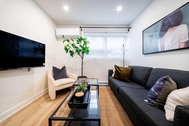 Building Photo - 658 Somerset St W Unit SI ID1580228P