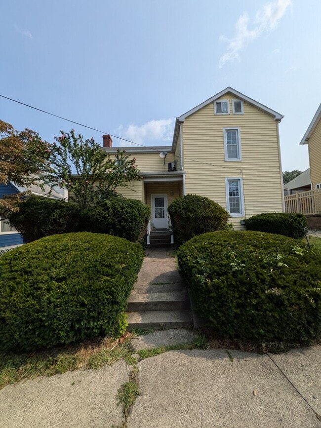 Building Photo - 725 Chartiers St Unit 1 Rental