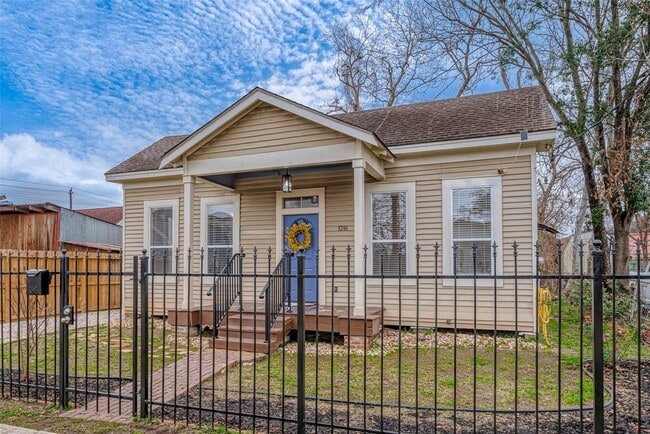 Photo - 1216 Campbell St