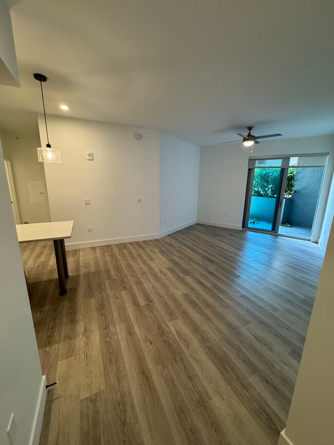 Photo - 60 NW 31st St Unit B3