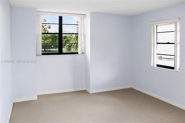 Building Photo - 10425 SW 112th Ave Unit 204