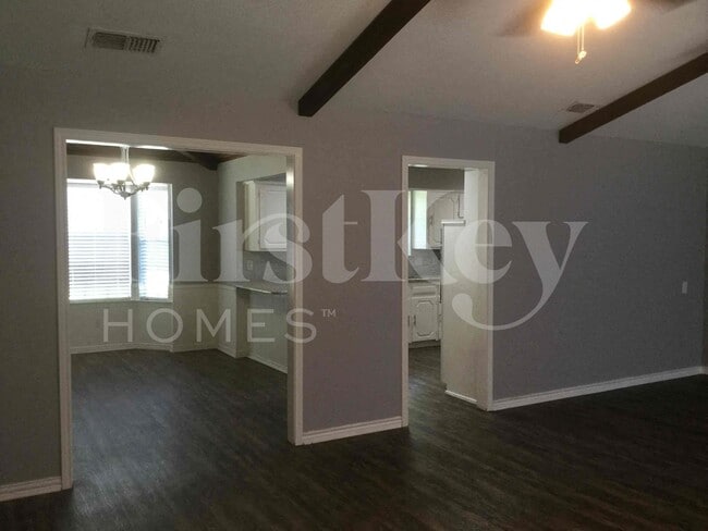 Photo - 419 Buckingham Pl