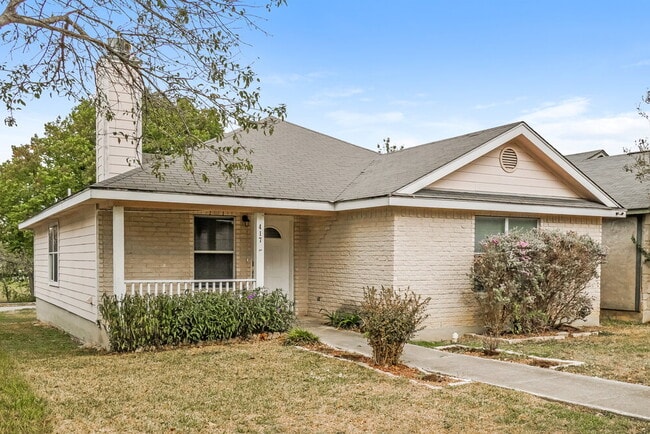 Photo - 417 Canterbury Ln