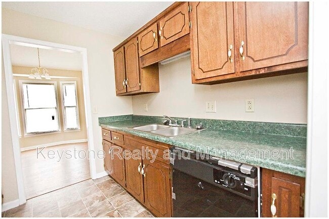 Photo - 1770 Crestview Dr