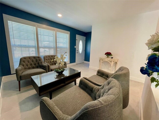 Building Photo - 1635 Chippendale Rd