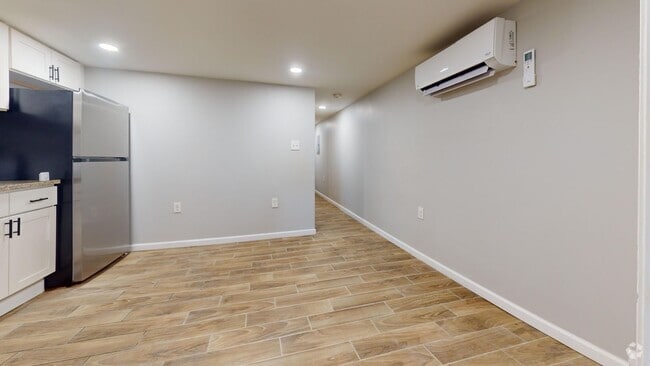 Building Photo - 5618 Elmwood Ave Unit B Rental