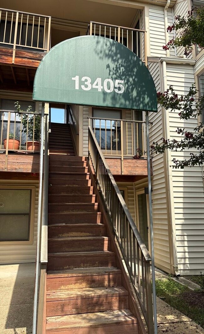 Building Photo - 13405 Shady Knoll Dr Unit Apt 210