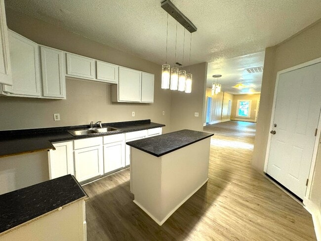 Photo - 1607 Draper St
