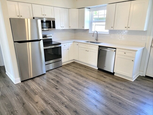Building Photo - 1300 Cortina Ln Unit 1300 Rental