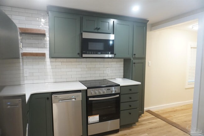 513 W De Soto St