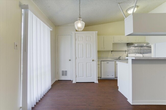 Photo - 612 W 51st St Unit 102