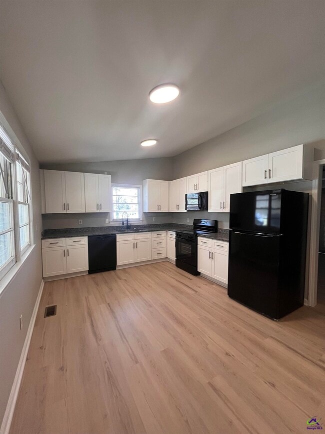 Photo - 202 Sherman St