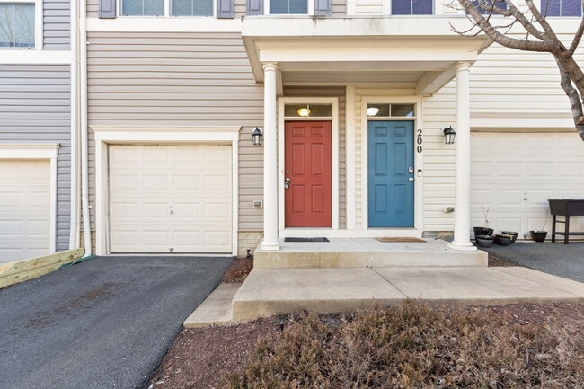 Photo - 202 Shamrock Dr