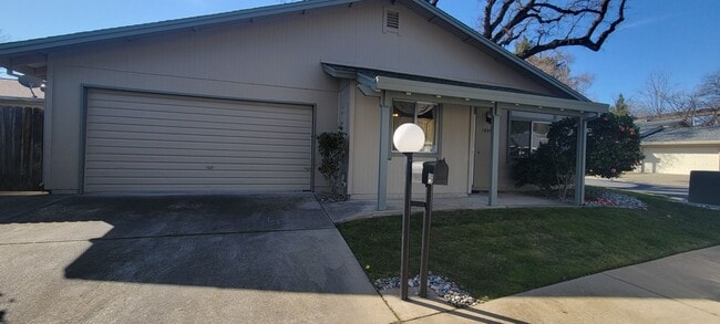 Photo - Low Maintenance Lifestyle Near Sacramento River Trail