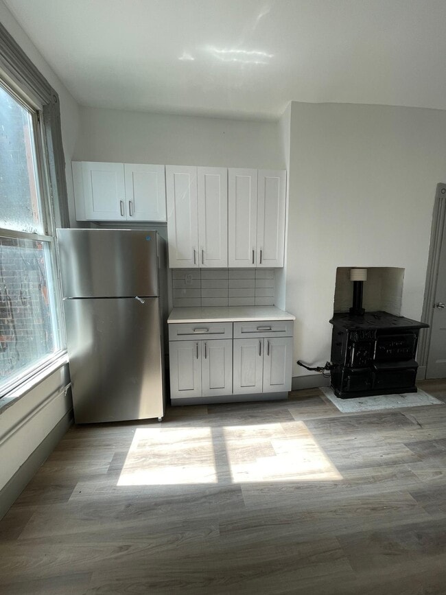 1148 Summit Ave 4 - 1143 Summit Ave Unit 4