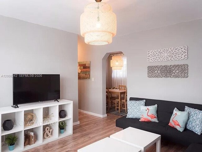 Photo - 375 SW 19th Ave Unit 2