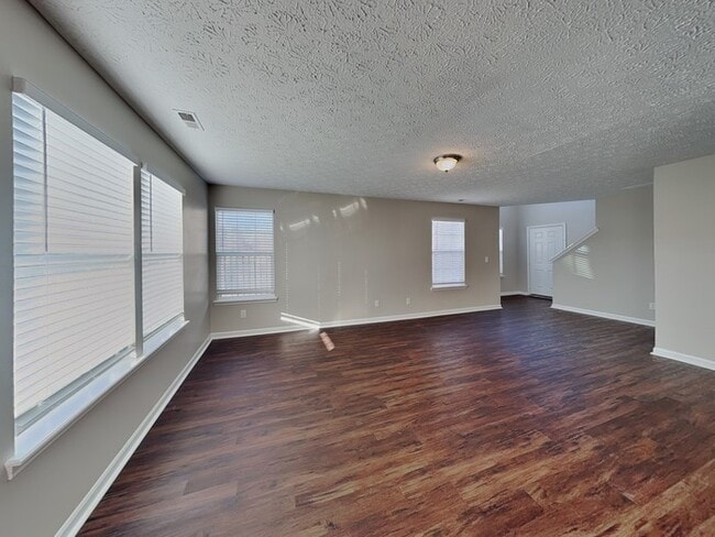 Photo - 1034 Halifax Ln