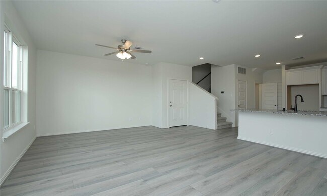 Photo - 1530 Revolution Way