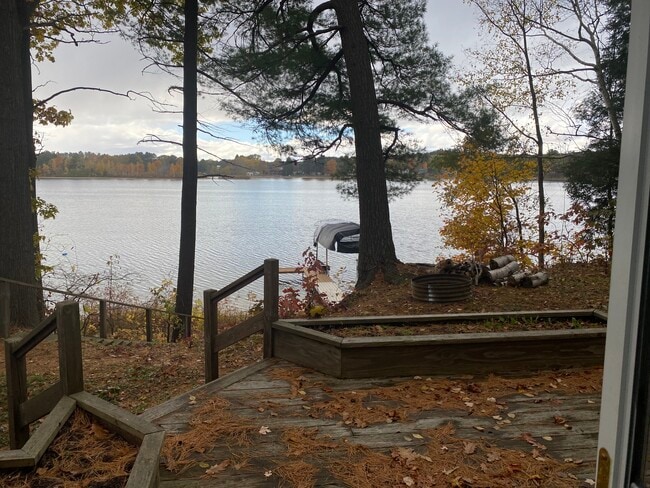 Building Photo - 1431 Lake Dr