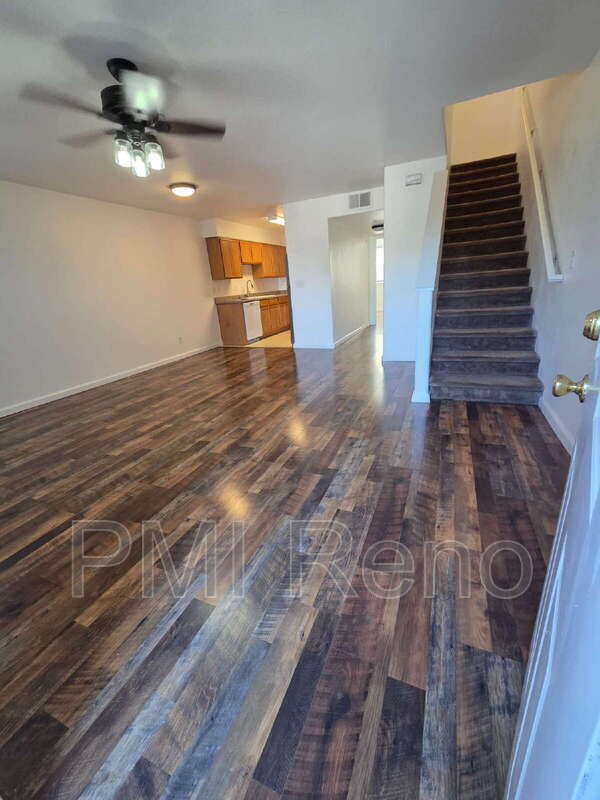 421 Holcomb Ave