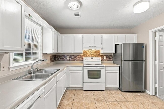 Photo - 136 Sterling Ct