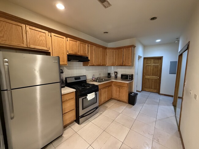 Photo - 3000 W 61st St