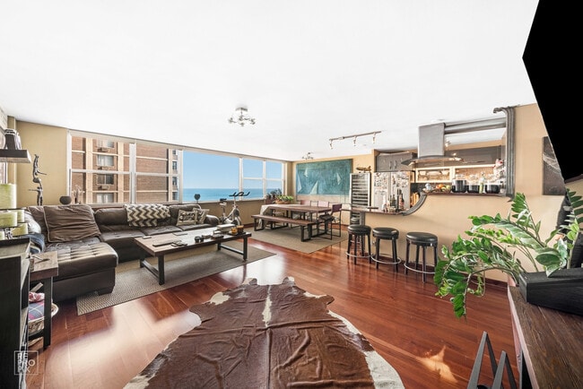 Building Photo - 6301 N Sheridan Rd Unit 15O