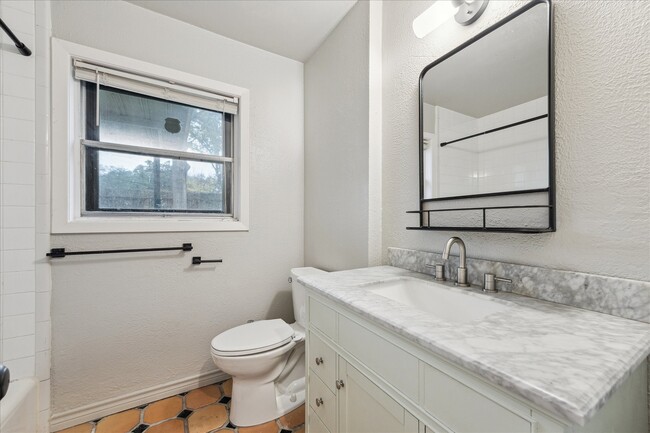 Photo - 7262 Roos Rd