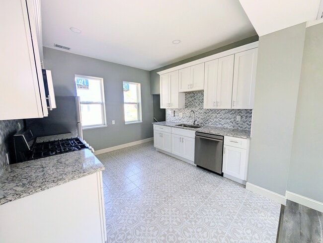 Photo - 7377 Melrose St