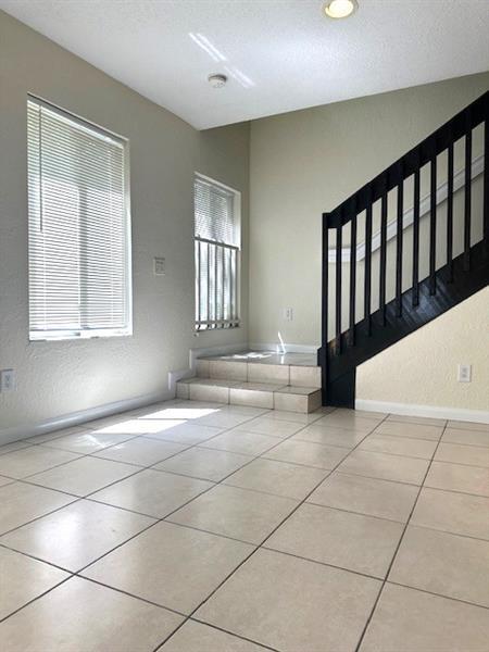 Photo - 5912 Pierce St