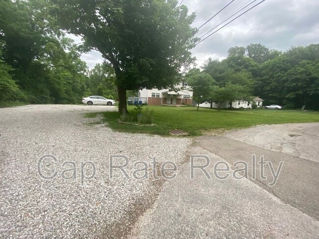 Building Photo - 1226 Parkview Dr