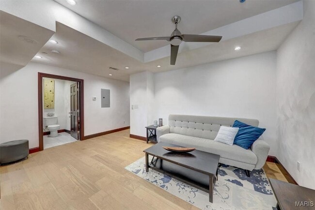 Photo - 3681 Lindell Blvd