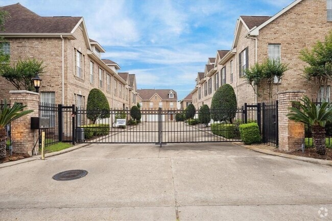 Building Photo - 2842 Briarhurst Park Rental