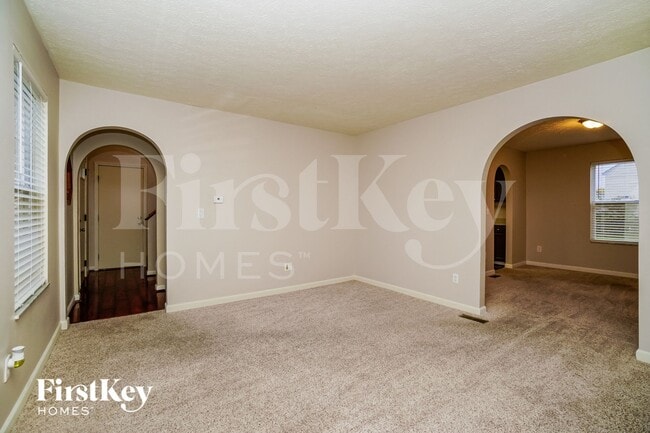 Photo - 212 Strathsprey Dr