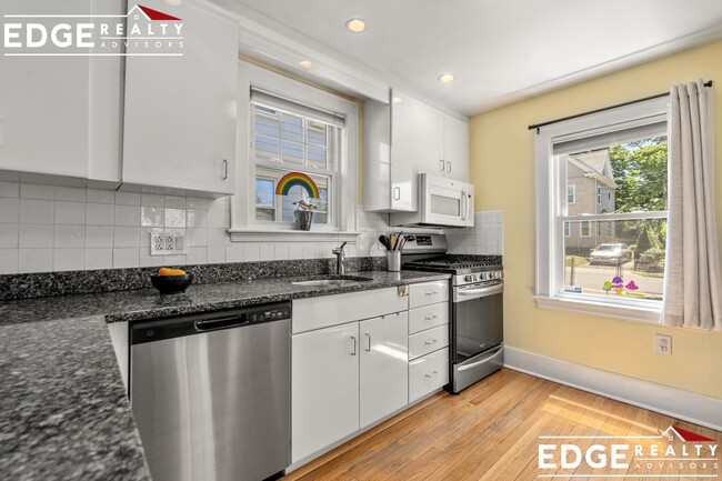 Building Photo - 64 Union St